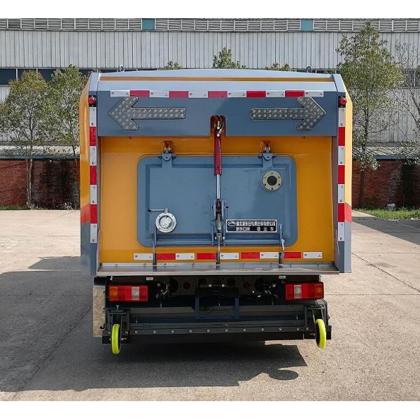 Efficient Road Maintenance Heavy Duty Street Cleaning Vacuum Truck