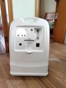China 95.6% 10L portable Oxygen Generator Guangdong Medical Oxygen Concentrator wholesale