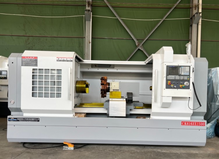 Automatic Cnc Lathe Machine CK6163 1500mm Distance Between Two Centers