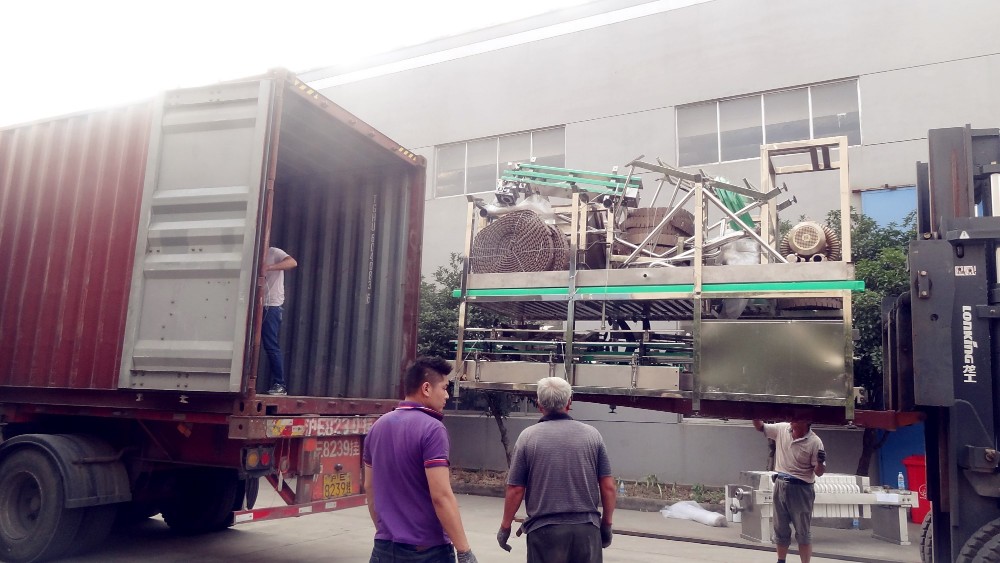 equipment for a soda factory/carbonated drinks bottling plant/beer machine