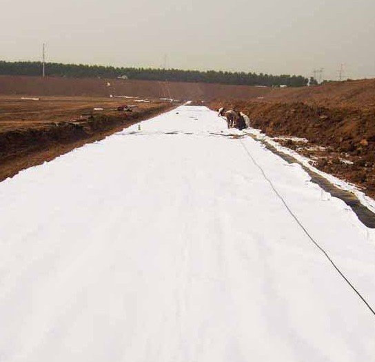 Slope Erosion Black White 400g Polypropylene Nonwoven Geotextile Slope Stabilization Riverbank Coastal Protection