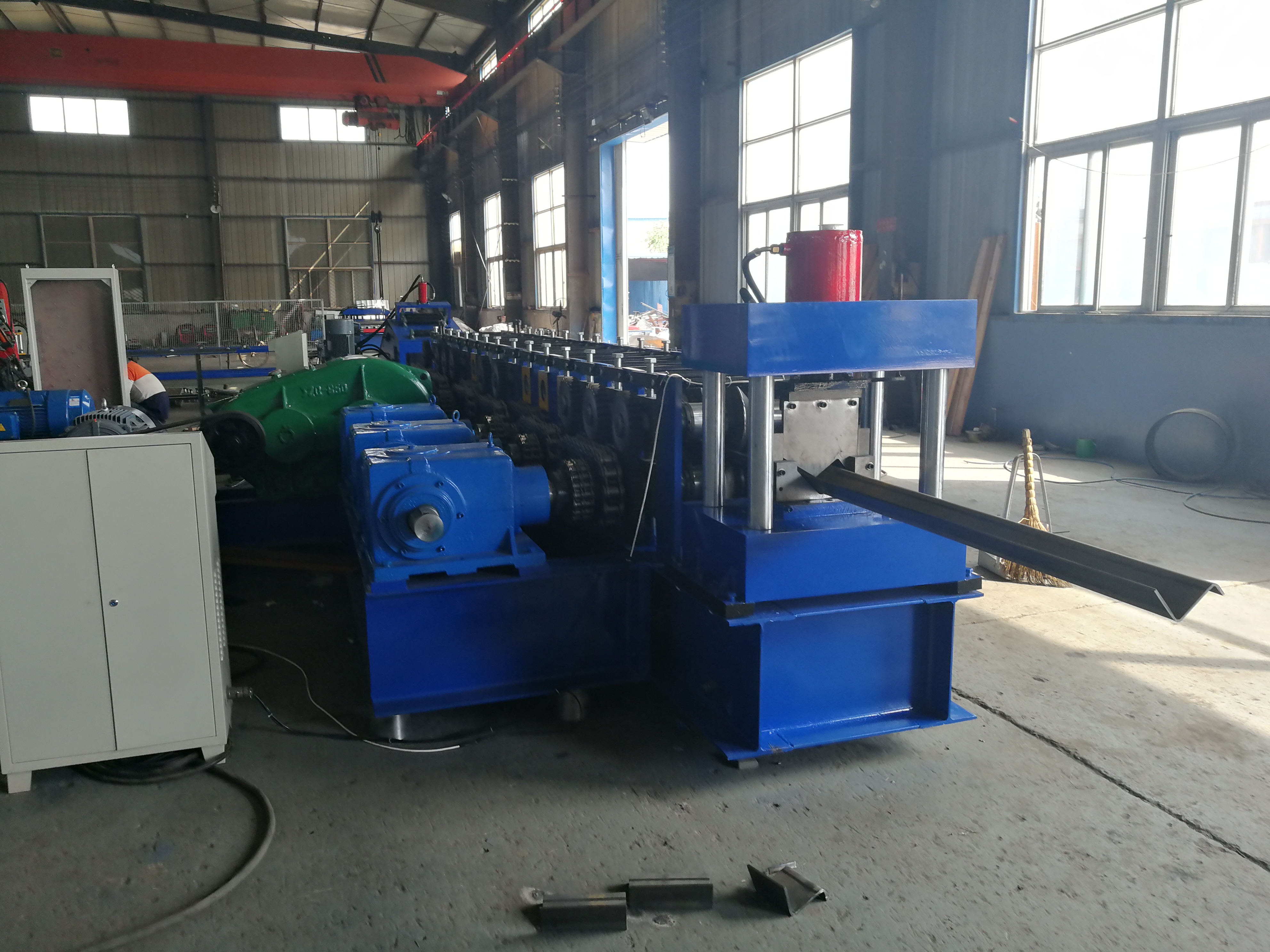 10m/Min CZ Purlin Roll Forming Machine PLC Control 14 Raws