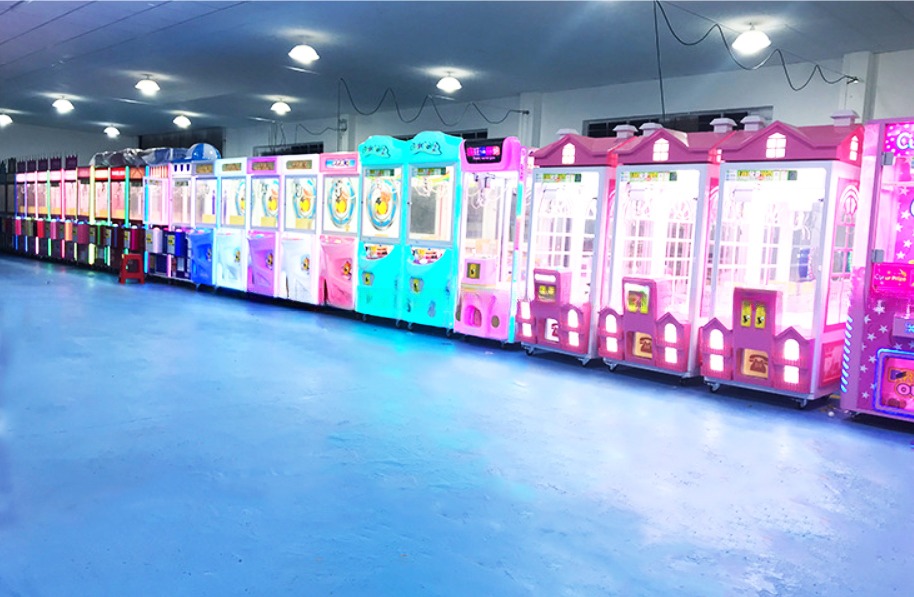 Factory cheap price arcade coin operated crazy toy 2 claw machine doll crane machine for sales