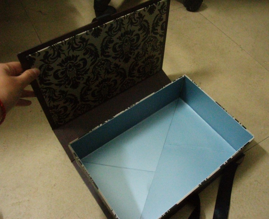 Special design flat packed rigid paper folding box with silk ribbon