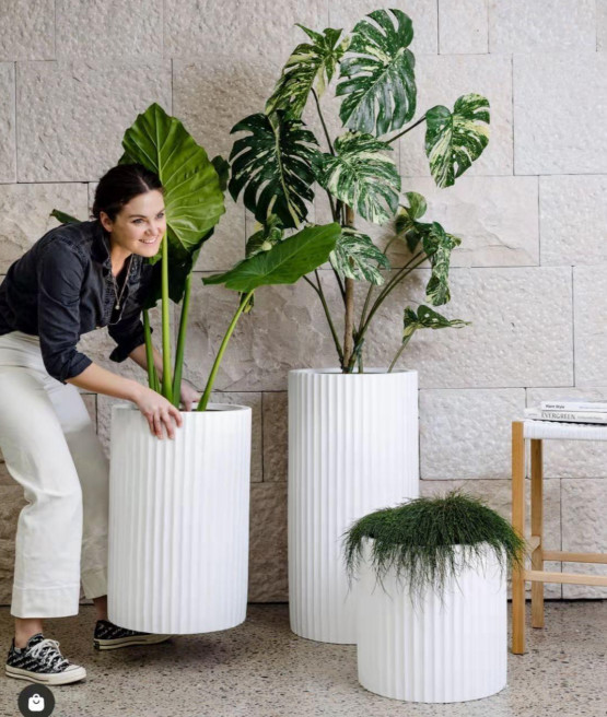 Garden Fiberglass Flower Pots Resin Planter In Black White Color