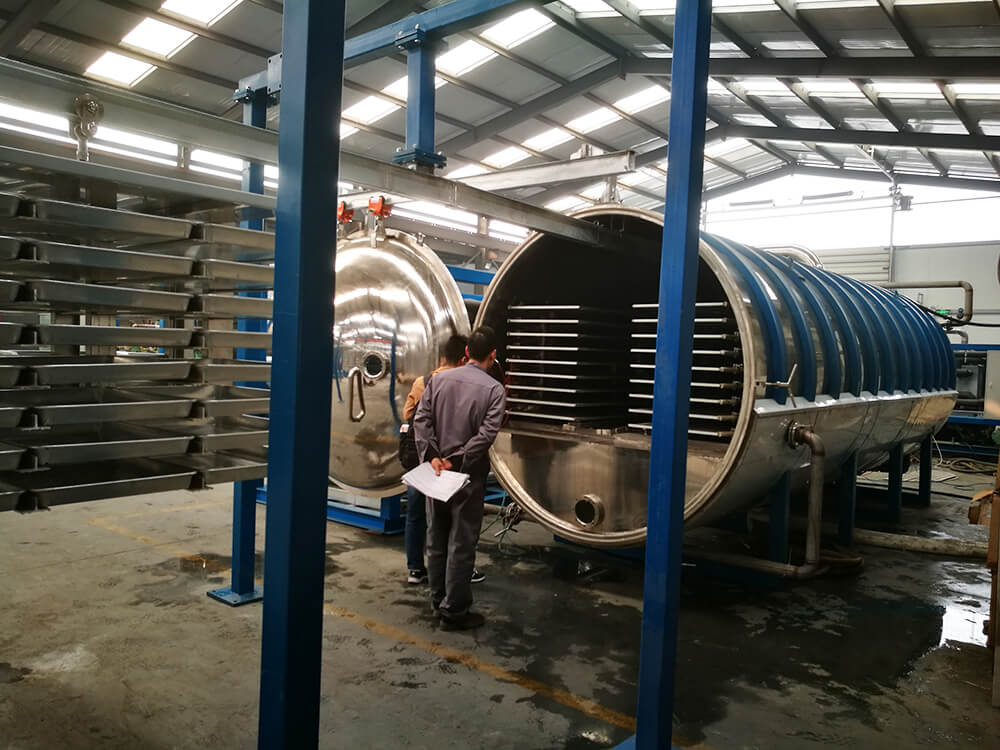 customer operating of freeze drying equipment