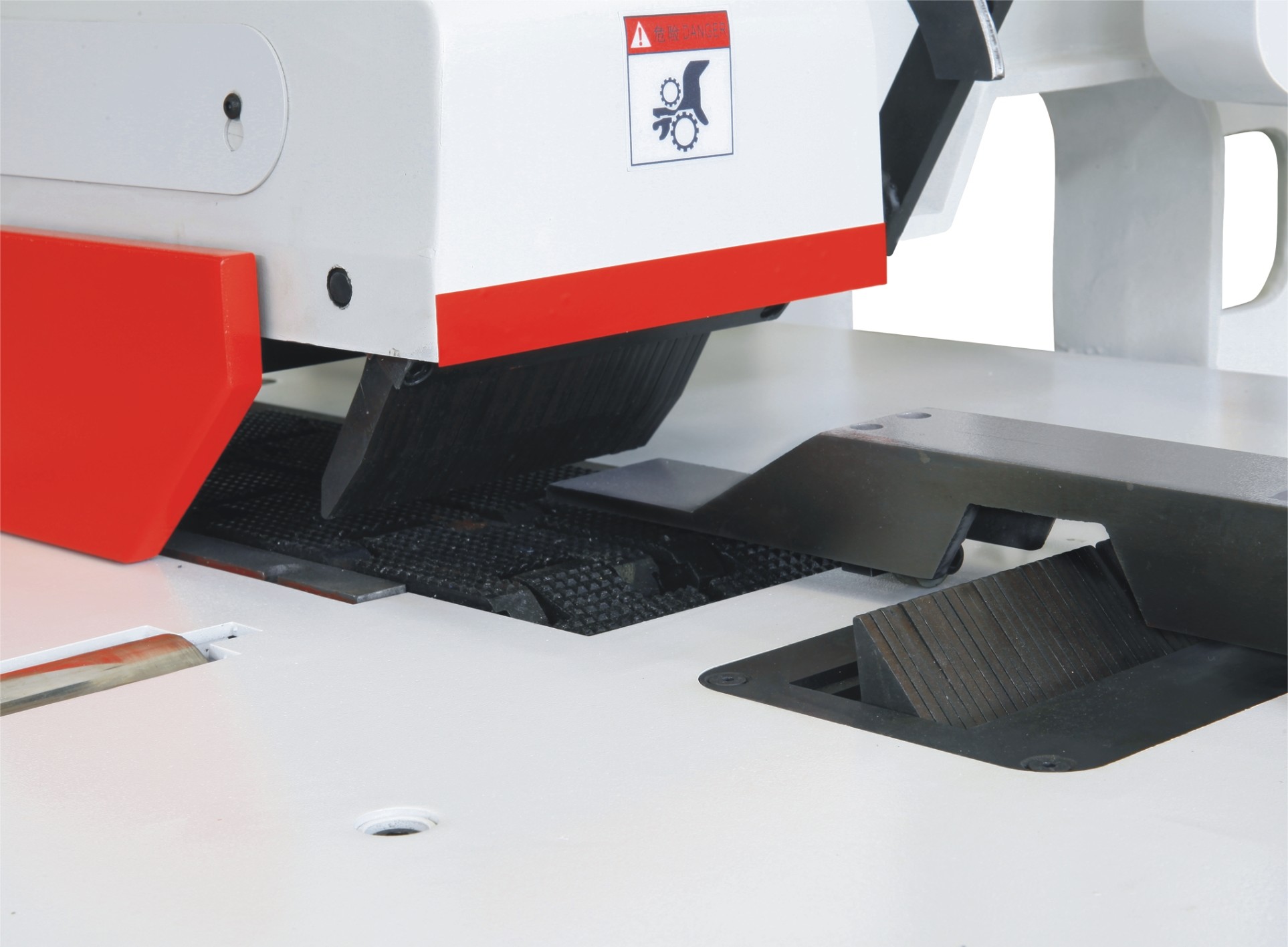 Automatic Single Rip Saw Machine Vertical Layout