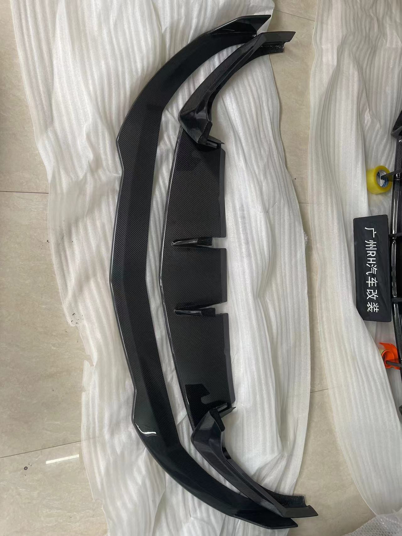 Urus S OEM Lamborghini Body Kit Diffuser Spoiler Hood Lake Blue Lamborghini Urus Widebody