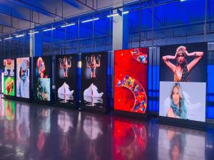 China 1920Hz Outdoor Led Poster Display Oled P3 SMD3535 For Shop wholesale