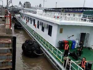 China D700*L1500 Ships Pneumatic Marine Fenders For Dock Protection wholesale