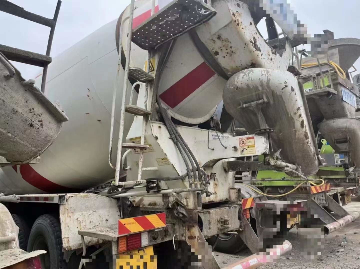 350 HP Used Concrete Mixer Truck With HINO P11C-WC Type Engine