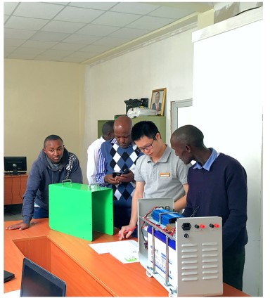 5KW MPPT Solar Hybrid Inverter For On Off Grid Solar Panel Energy System