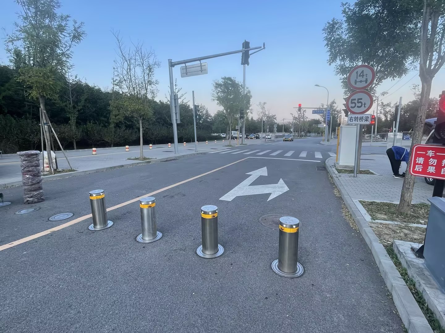 Automatic Security Bollards Security Bollard Systems For Anti Ram Protection