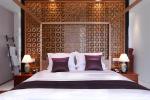 Customized Modern Hotel Bedroom Furniture / Bedroom Suites Solid Wood Material