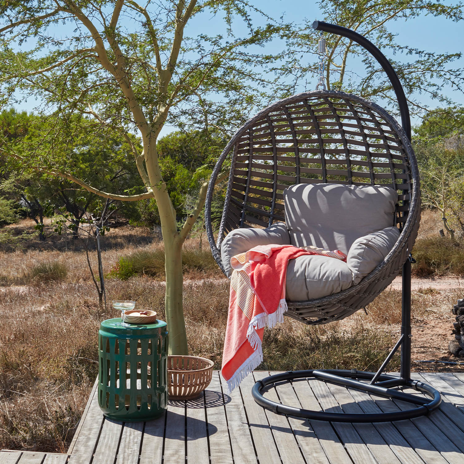 Metal Frame All Weather Hanging Chair with Polyester Cushion and Garden Single Seating