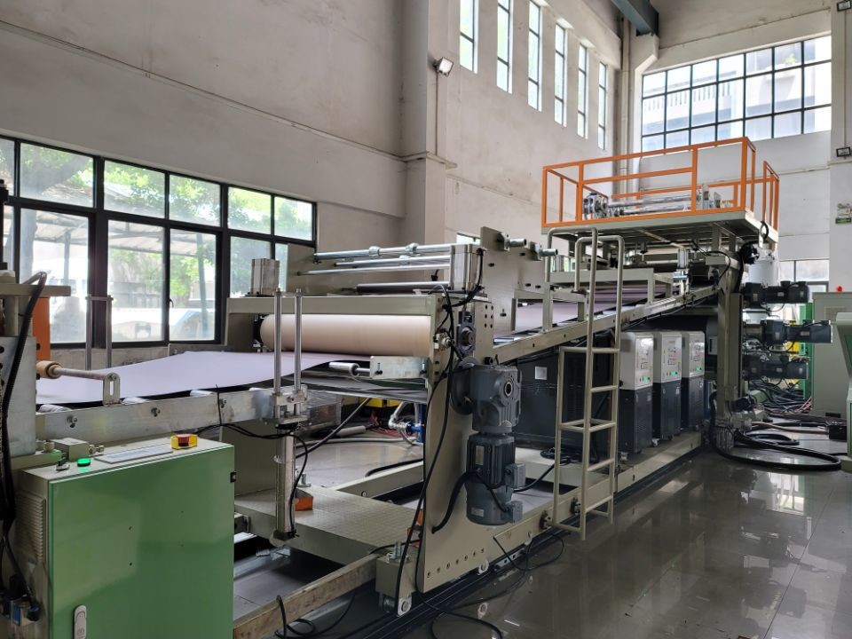 High Efficiency Suitcase Sheet Extrusion Machine 380V Customized Power Consumption