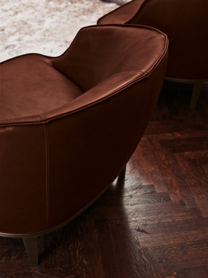 Custom Star Hotel Guest Exclusive Armchair With Fabric Option And Wood Legs