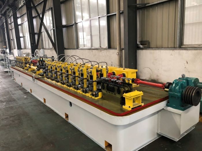 ERW Tube Mill Machine SS Pipe Manufacturing Color Customized 10 - 35m / min