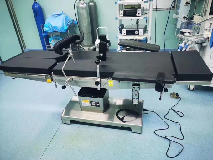 Pink Electro Hydraulic Surgical Operation Table Side Controlled