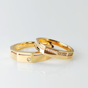 China Hollow Carved Diamond AU750 9.8g Couple Rings Gold 18k wholesale