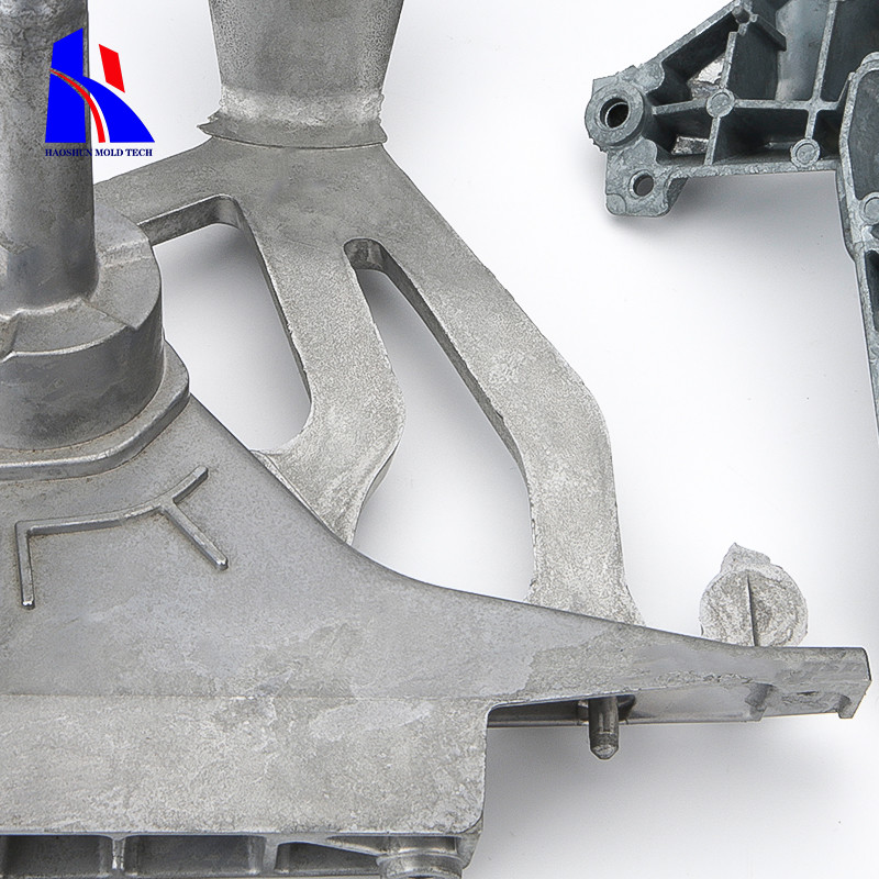 Customized HASCO Pressure Die Casting Parts Hot Runner NAK80 Clear 7075 For Auto