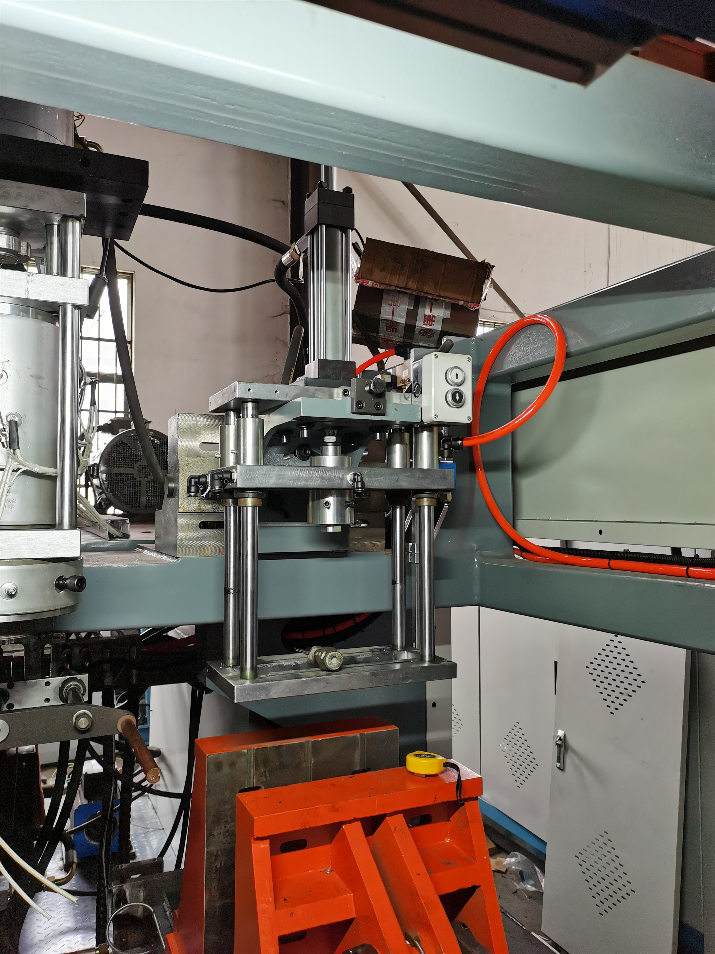 2 Head 5L PE Jar Blow Moulding Machine Fully Automatic Blowing