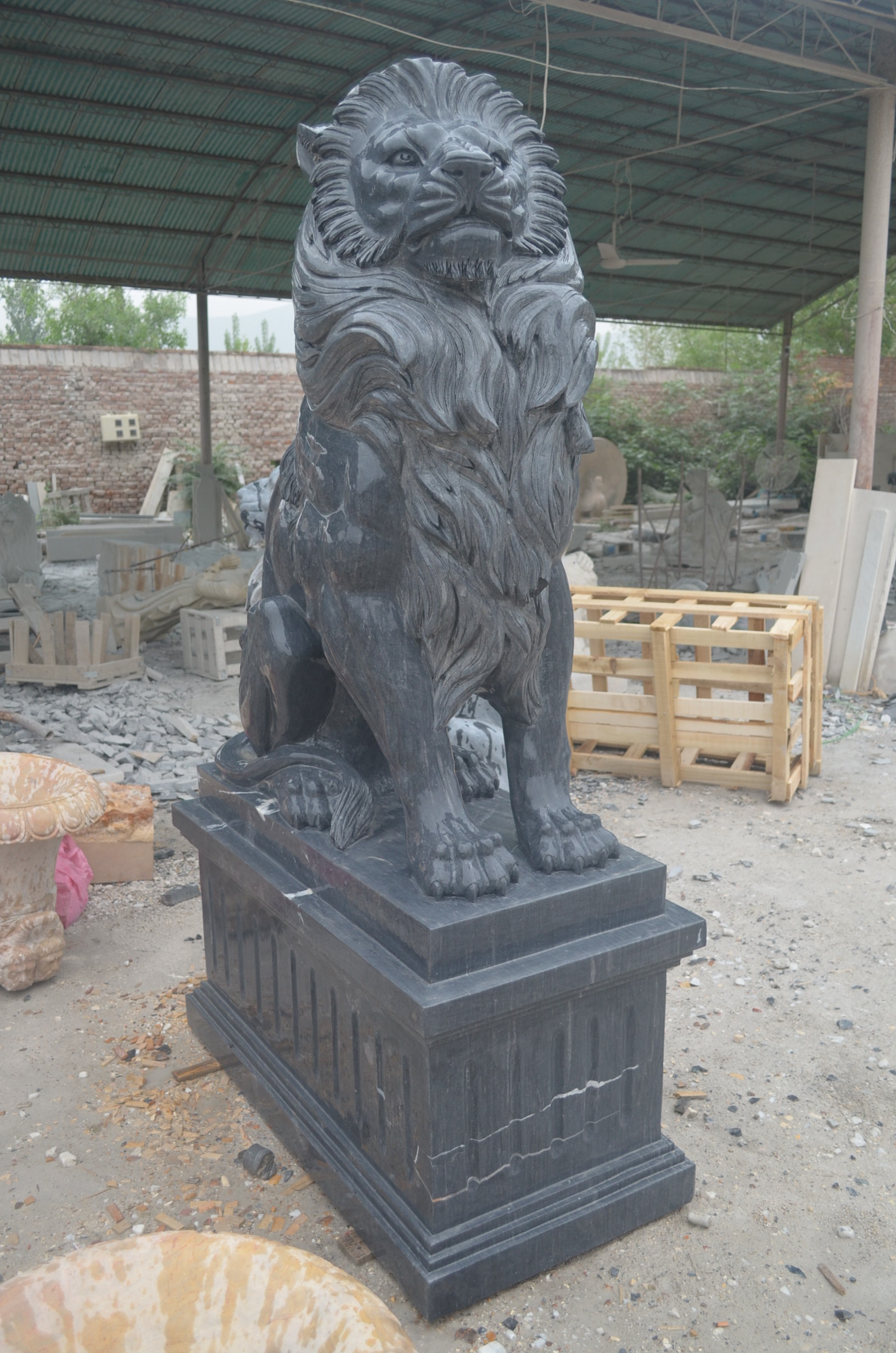 Front Door Granite 1.8m Height Sitting Lion Sculpture , Stone Carving Sculpture