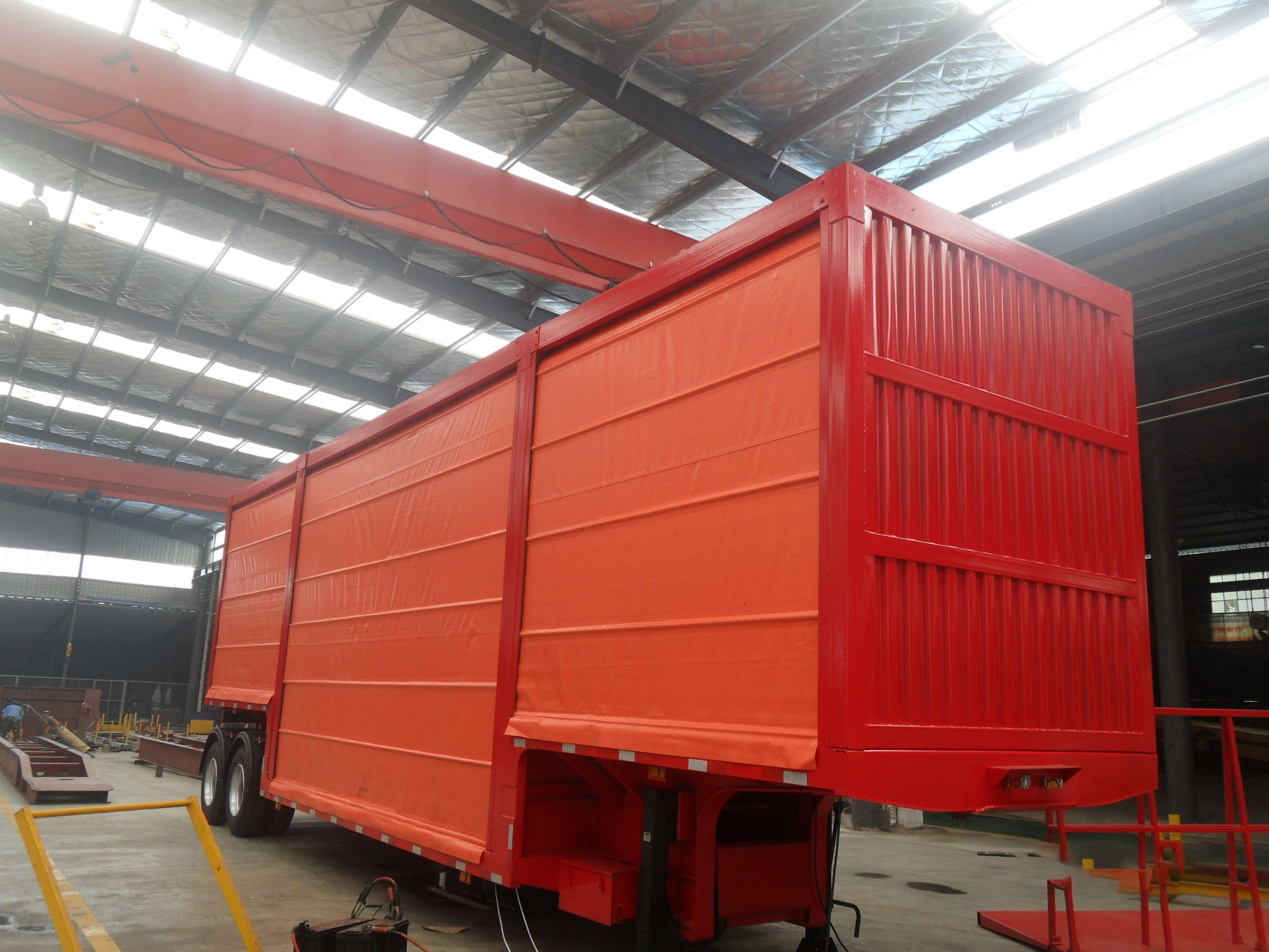 Side Wall/Curtain Side/Fence Semi Trailer with Mechanical Suspension and 12R22.5 Tires