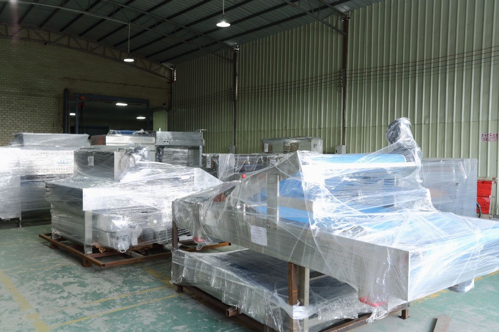 small Horizontal Flow Wrap Packing Machine PLC Controlled