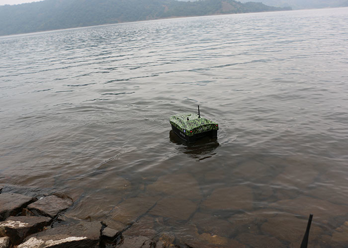 Remote control fish boat Camouflage battery power and ABS plastic