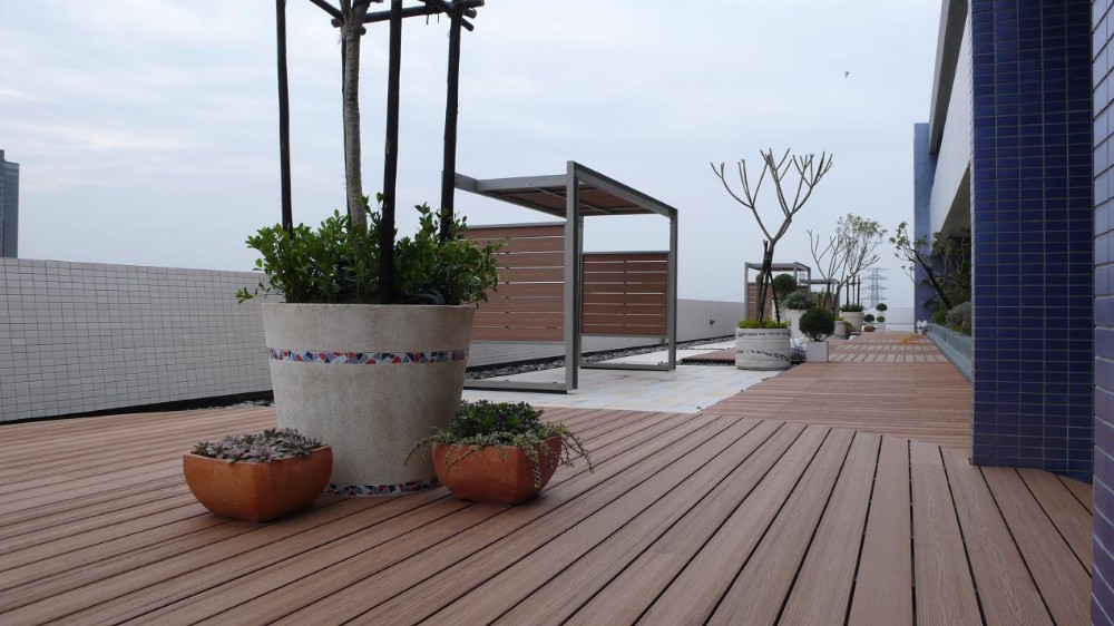 157 X 22mm Park WPC Hollow Decking Durable Hdpe Deck Boards