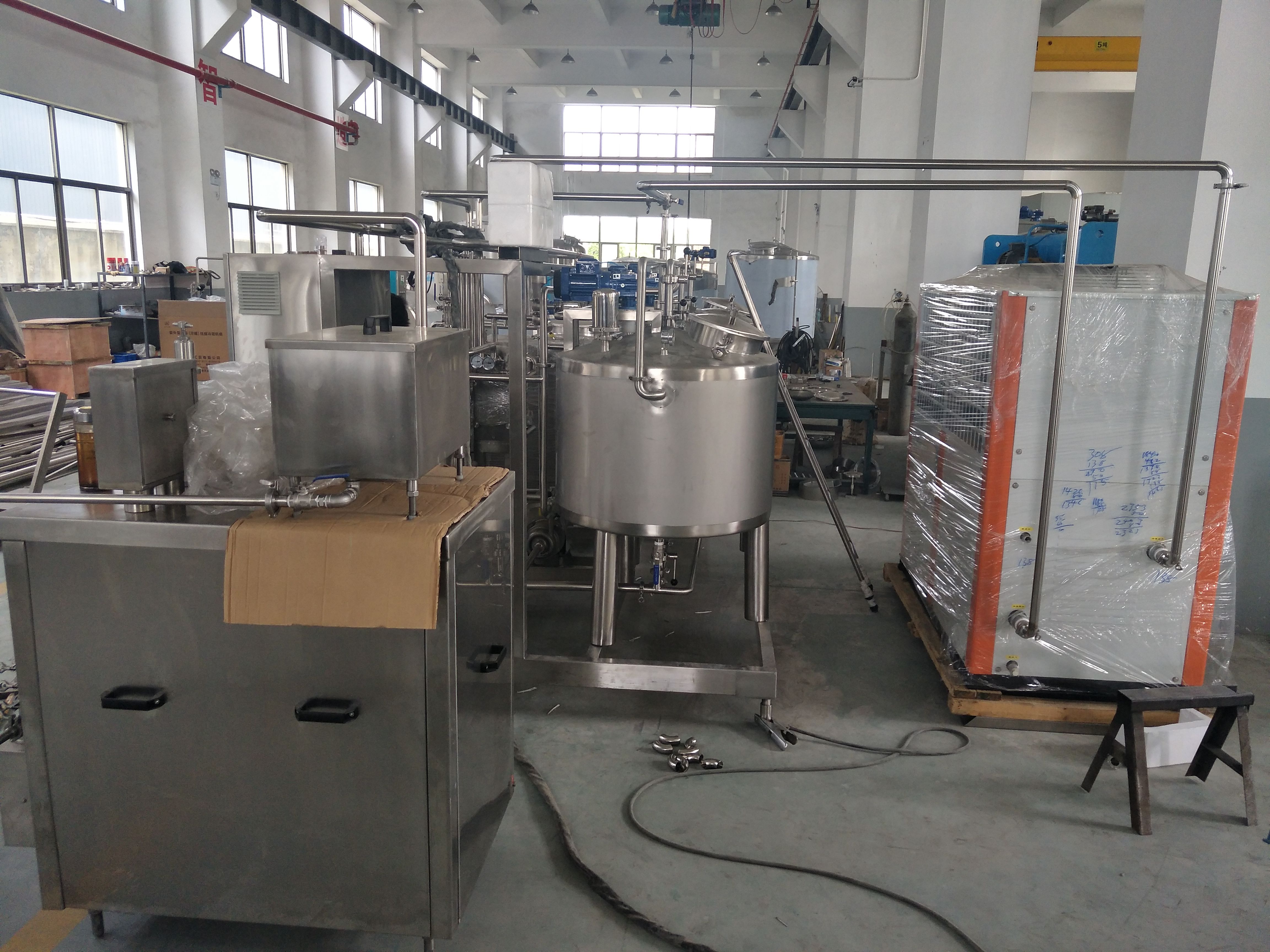 600L/H Ice Cream Freezer with ≤-4 -5C Output Temperature and Mirror Polished Finish