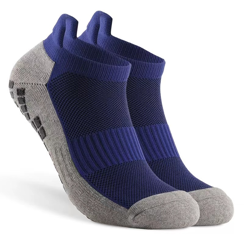 Standard Thickness Men's Anti Slip Custom Grip Sports Ankle Socks for Football Running