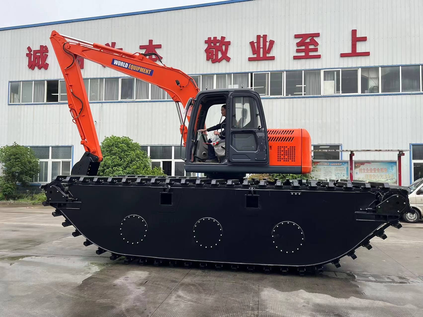 WORLD Amphibious Excavator HK150SD With 0.25 To 0.5 M³ River Cleaning Machine Long Reach Boom