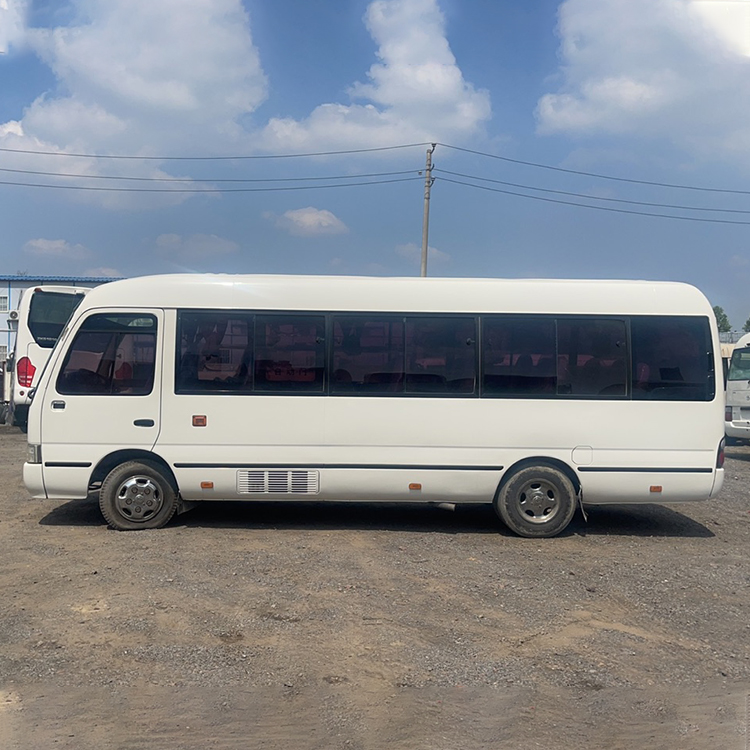 30 Seats Toyota Coaster Bus in Excellent Condition with 6-8L Diesel Engine Capacity
