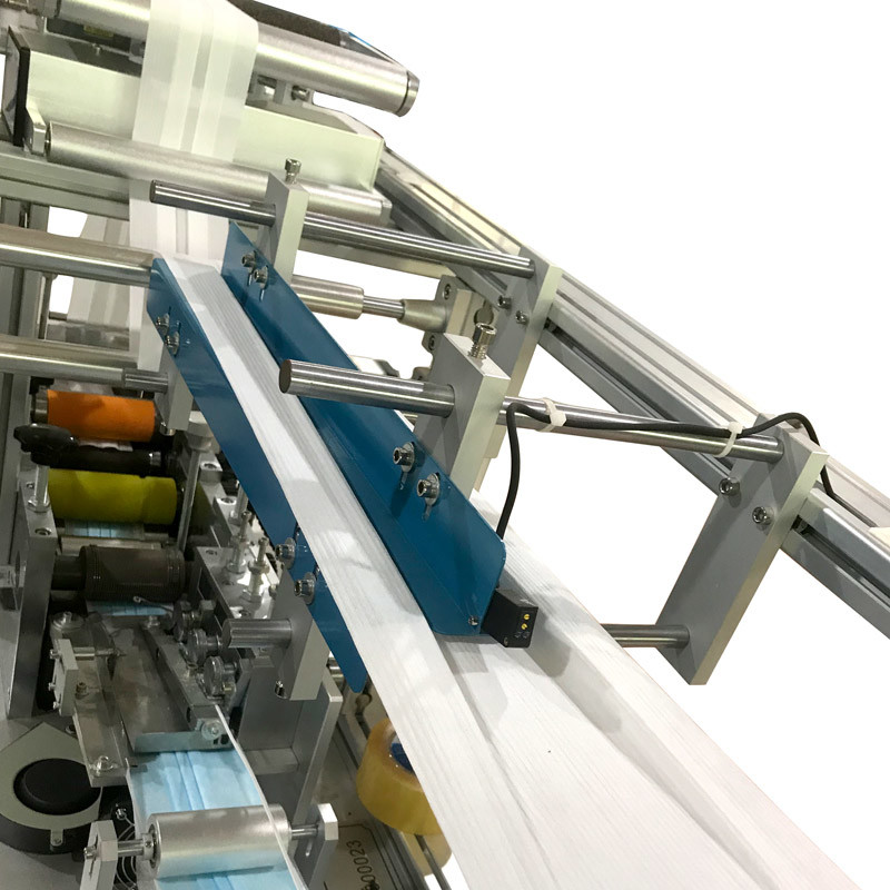 Disposable Non Woven Three Layer Mask Machine High Speed 450pcs/Min