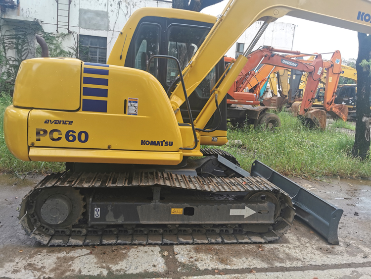 Japan Manufactured 6 Ton Used Komatsu PC60 Excavator with Original Hydraulic Cylinder