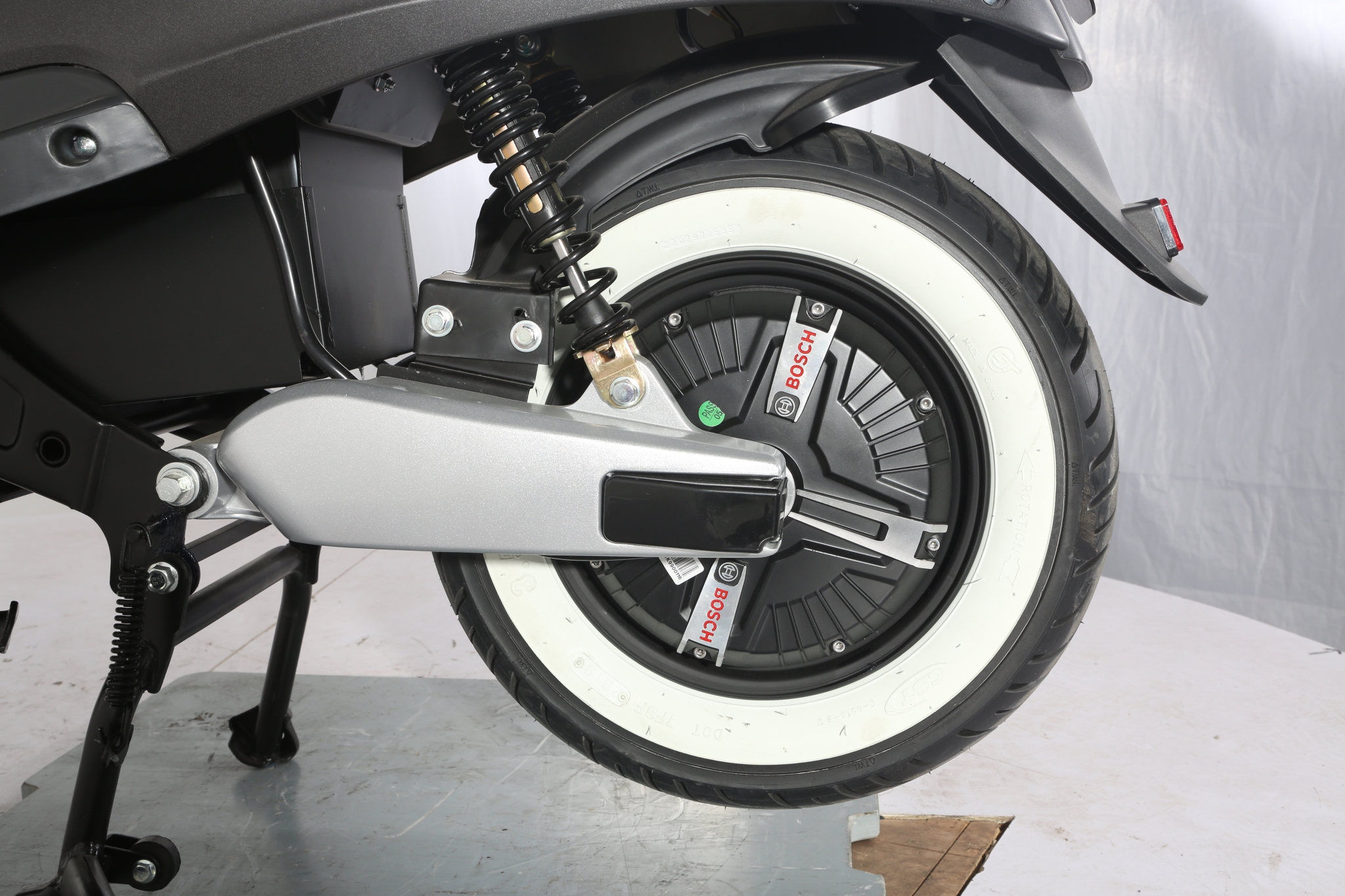2000w Citycoco Electric Scooter 2 Seater EEC COC Vehicle Long Range 30 Mile Range