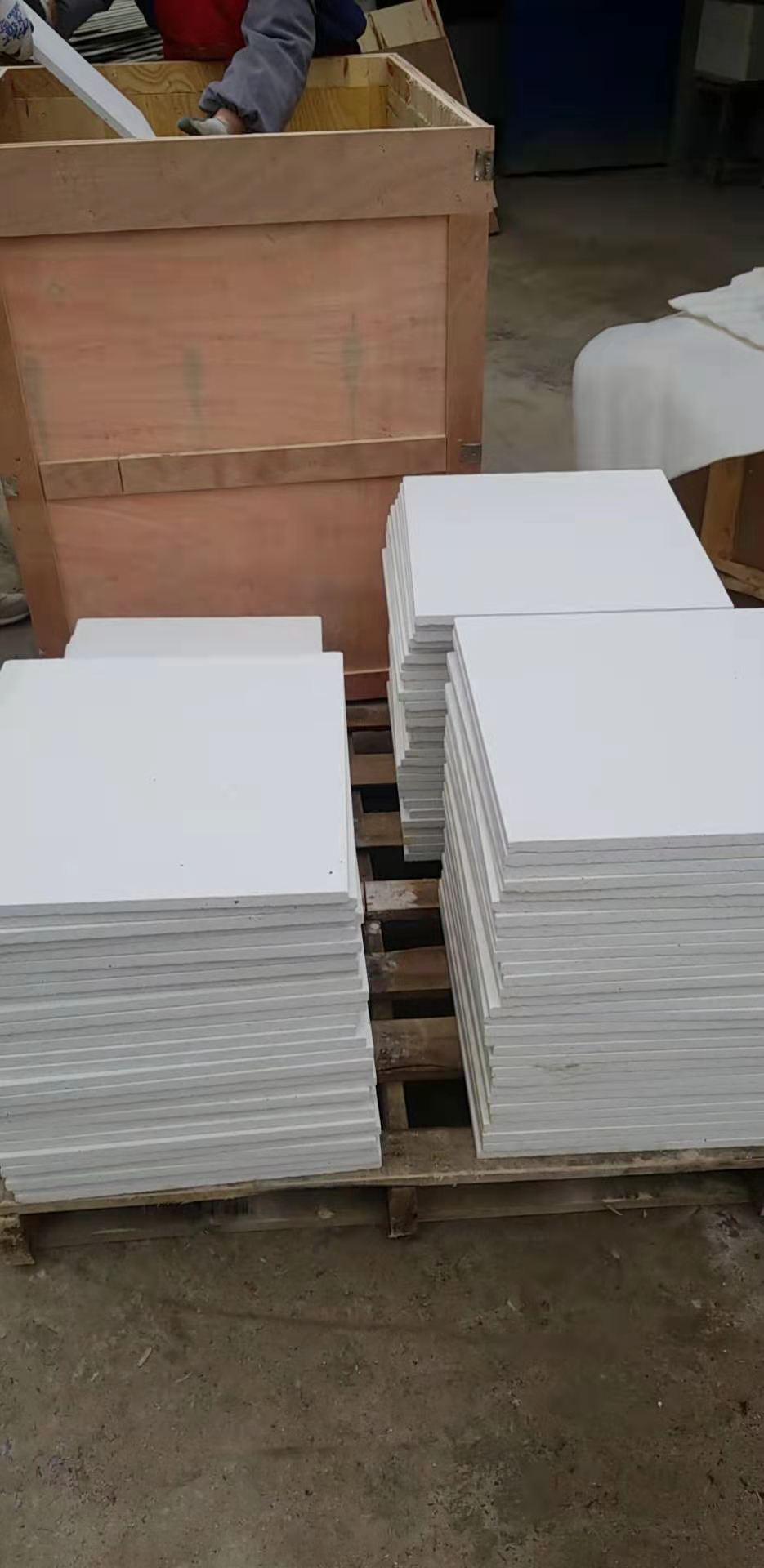 38-50% Al2O3 Content Cordierite Mullite Plate Batt for Ceramic Pottery Kiln Furniture