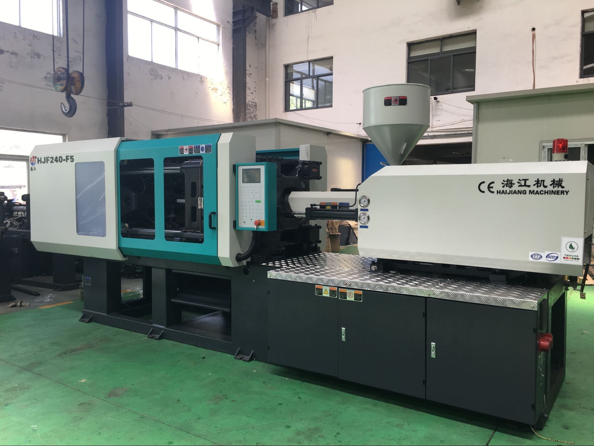 disposable plastic handrail cover injection molding machine manufacturer lamp cover mould production line in ningbo