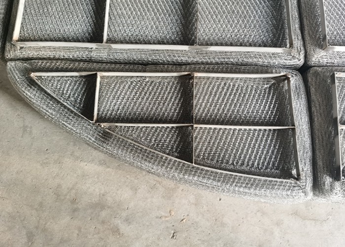 0.15mm Knitted High Density Wire Mesh Demister Mat With Bracket