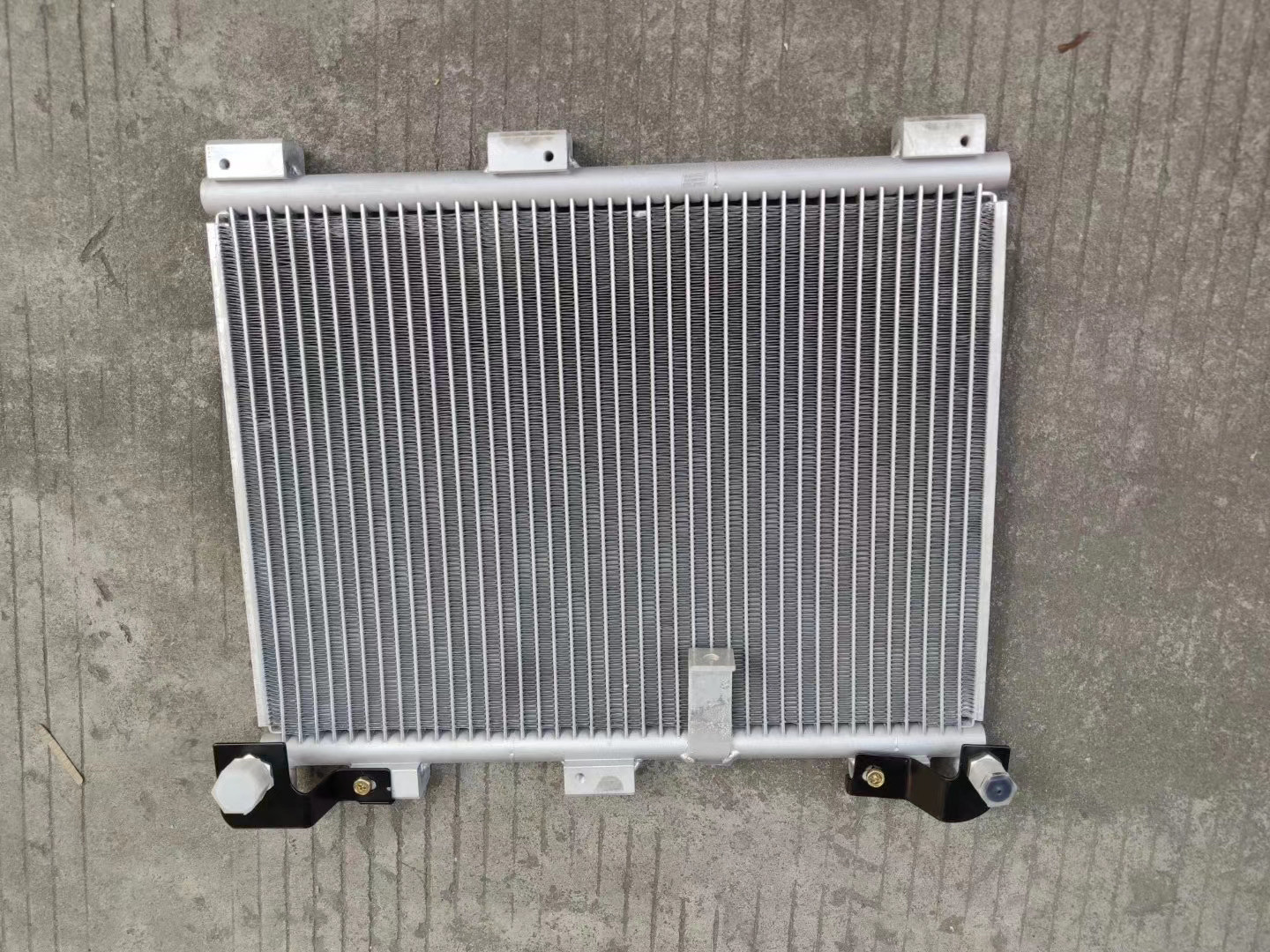 Condenser AC Fit Truck Mitsubishi Fuso Oem 33202m530 Mitsubishi Fuso 2007-2009 Condenser OEM: 33202M530
