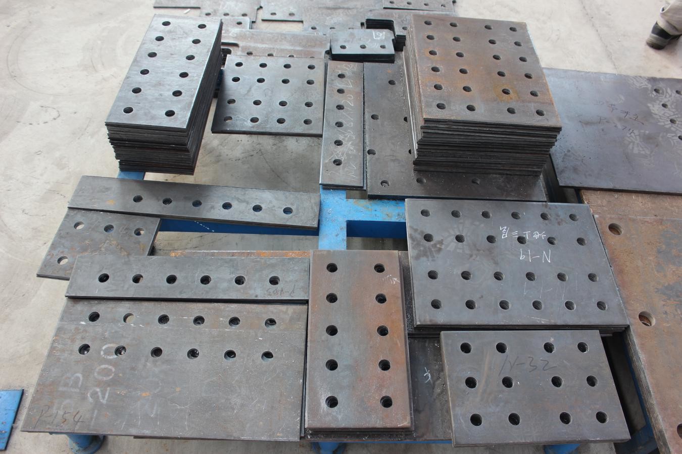 1200KN Servo Feed Drilling Force Cnc Plate Hole Drilling Machine With 26mm Max Punching Diameter