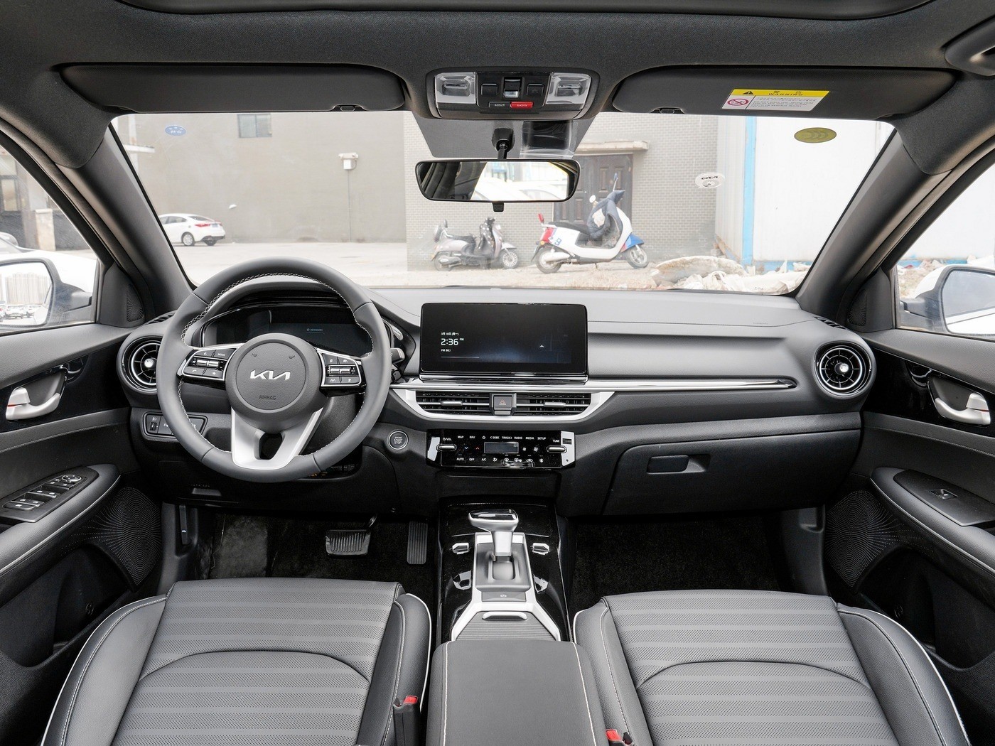 Kia K3 Korean Brand 5-Seat 2WD Gasoline Kia Cars With Automatic Gearbox R18 Tires Left Steering In Stock