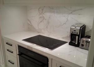 China White Kitchen Marble Countertops And Backsplash , Huge Marble Tile Countertops wholesale