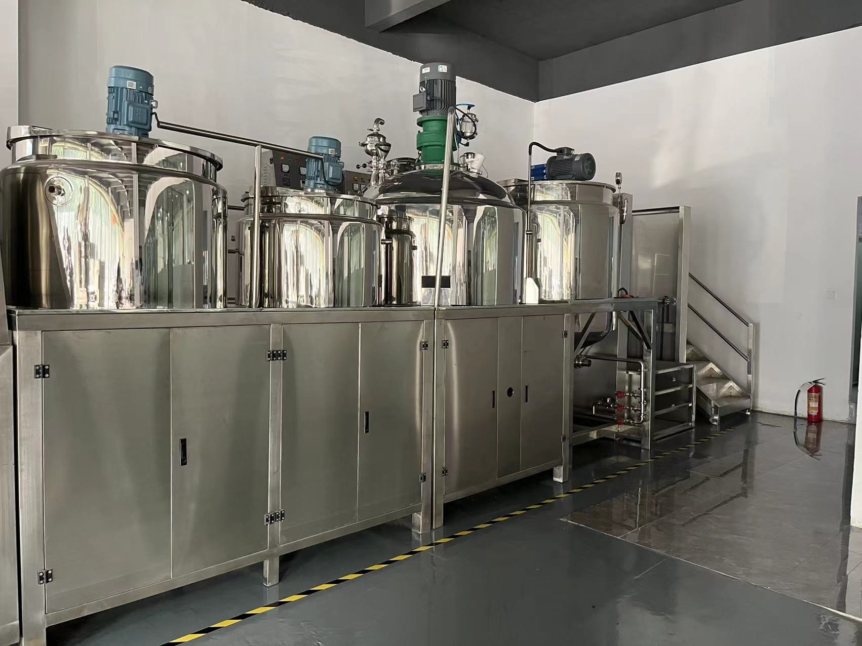 Food Antirust Vacuum Emulsifying Mixer Machine Multifunctional Durable