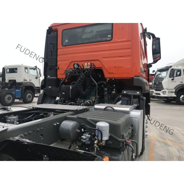 600L Tank Diesel 6x4 Wheel Drive 371hp Truck Tractor