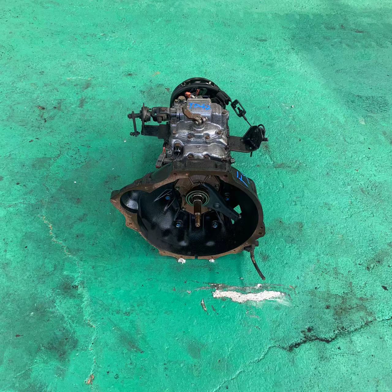 Secondhand Manual Type Nissan TD 42 Land Cruiser Bus 4x2 Car Gearbox in 5 Days Delivery