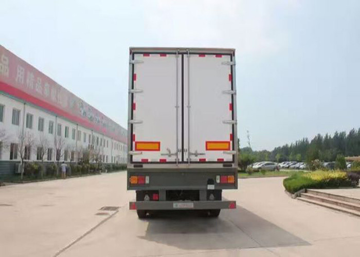 SINOTRUK Refrigerated Semi Trailer Truck 20 / 40 Feet Container 30 - 60 Tons