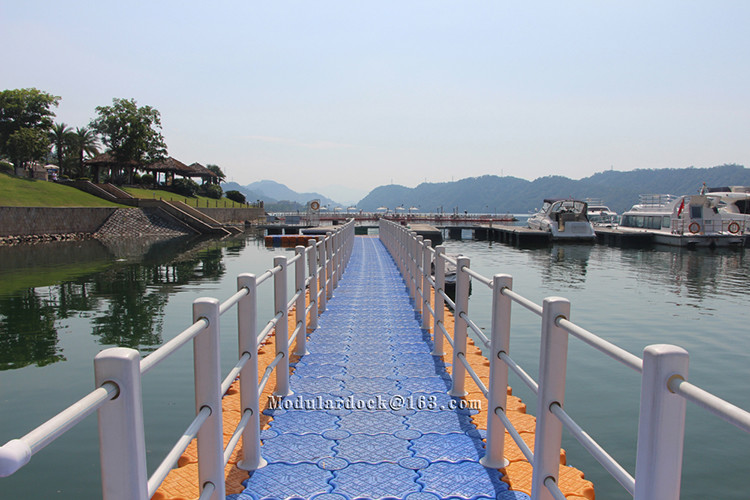 Inflatable plastic hdpe moular floating pontoon bridge for sale